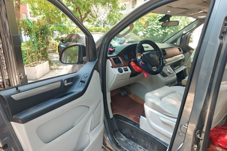Used SAIC MAXUS G10 2014 2.0T Automatic Executive Edition Driver Seat