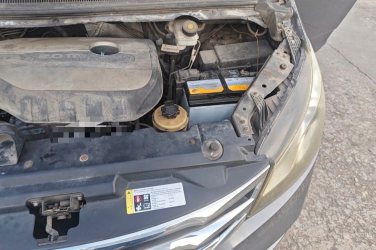 Used SAIC MAXUS G10 2014 2.0T Manual Elite Edition Engine Bay Left