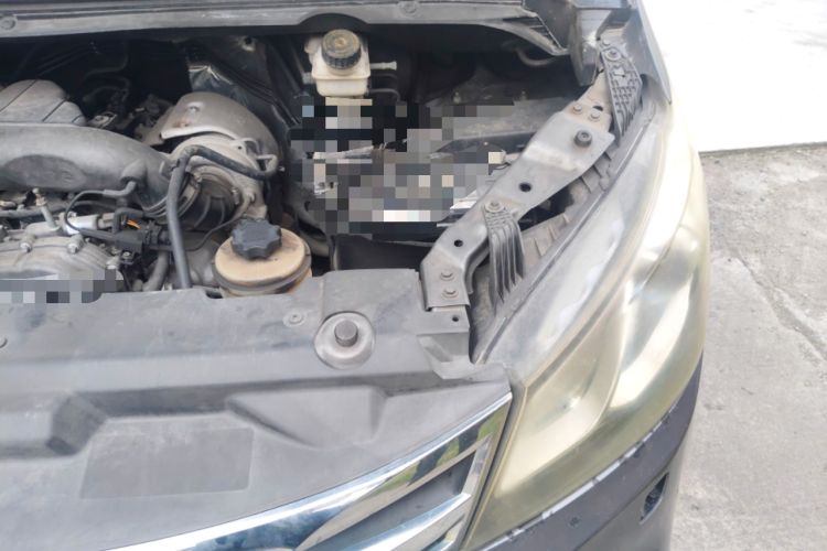 Used SAIC MAXUS G10 2014 2.0T Automatic Executive Edition Engine Bay Left