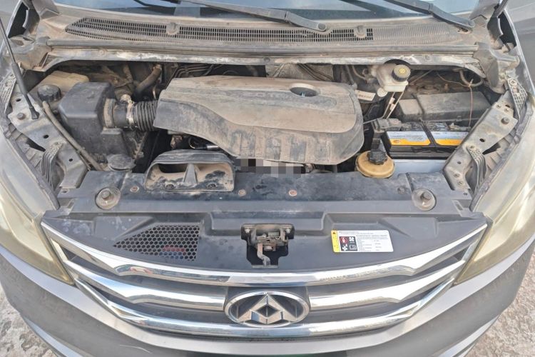 Used SAIC MAXUS G10 2014 2.0T Manual Elite Edition Engine Bay