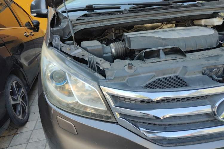 Used SAIC MAXUS G10 2014 2.0T Automatic Executive Edition Engine Bay Right