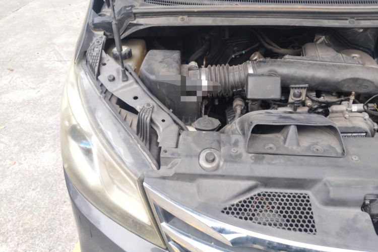 Used SAIC MAXUS G10 2014 2.0T Automatic Executive Edition Engine Bay Right