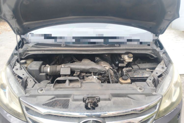 Used SAIC MAXUS G10 2014 2.0T Automatic Executive Edition Engine Bay