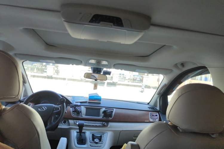 Used SAIC MAXUS G10 2014 2.0T Automatic Executive Edition Headliner
