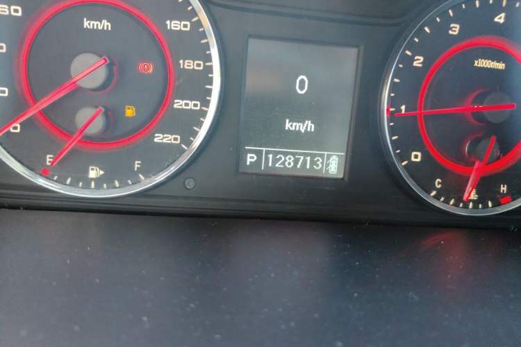 Used SAIC MAXUS G10 2014 2.0T Automatic Executive Edition Odometer Close Up