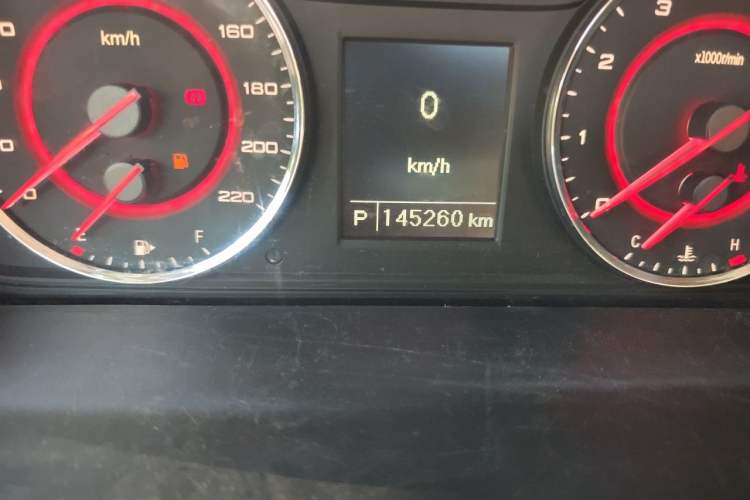 Used SAIC MAXUS G10 2014 2.0T Automatic Executive Edition Odometer Close Up
