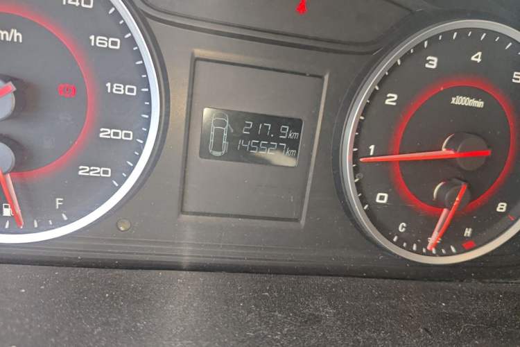 Used SAIC MAXUS G10 2014 2.0T Manual Elite Edition Odometer Close Up