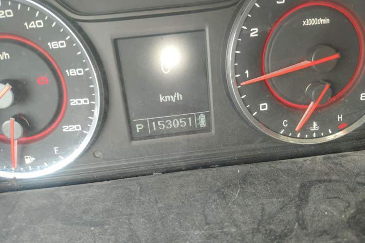 Used SAIC MAXUS G10 2014 2.0T Automatic Executive Edition Odometer Close Up