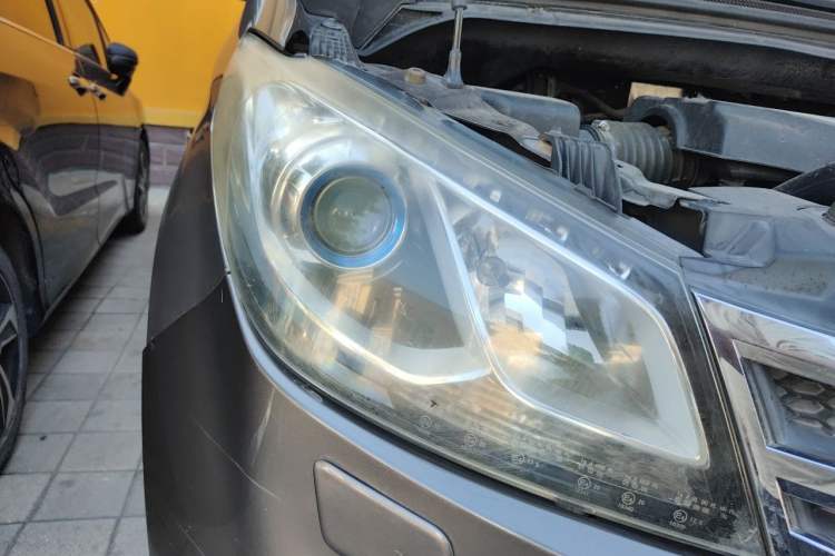 Used SAIC MAXUS G10 2014 2.0T Automatic Executive Edition Right Front Headlight