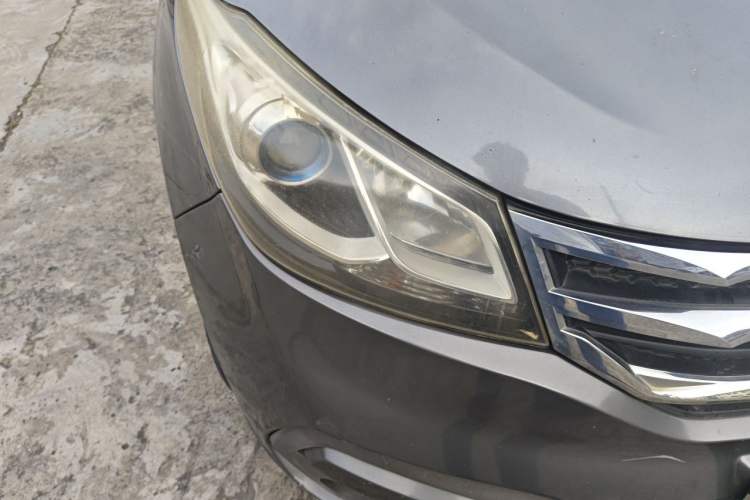 Used SAIC MAXUS G10 2014 2.0T Manual Elite Edition Right Front Headlight