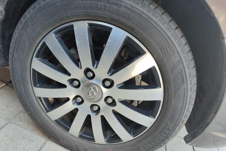 Used SAIC MAXUS G10 2014 2.0T Automatic Executive Edition Right Front Wheel Hub
