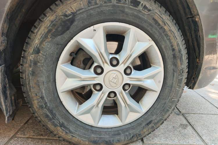 Used SAIC MAXUS G10 2014 2.0T Automatic Executive Edition Right Front Wheel Hub