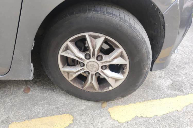 Used SAIC MAXUS G10 2014 2.0T Automatic Executive Edition Right Front Wheel Hub