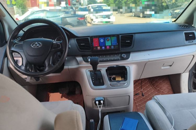 Used SAIC MAXUS G10 2014 2.0T Automatic Fashion Edition Center Console
