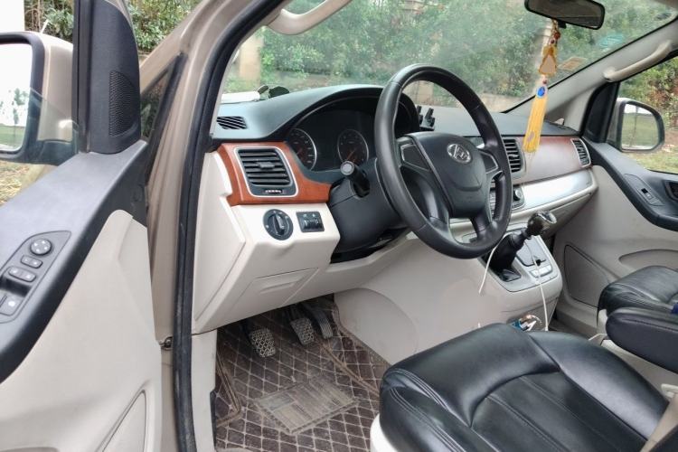Used SAIC MAXUS G10 2014 2.0T Manual Elite Edition Driver Seat