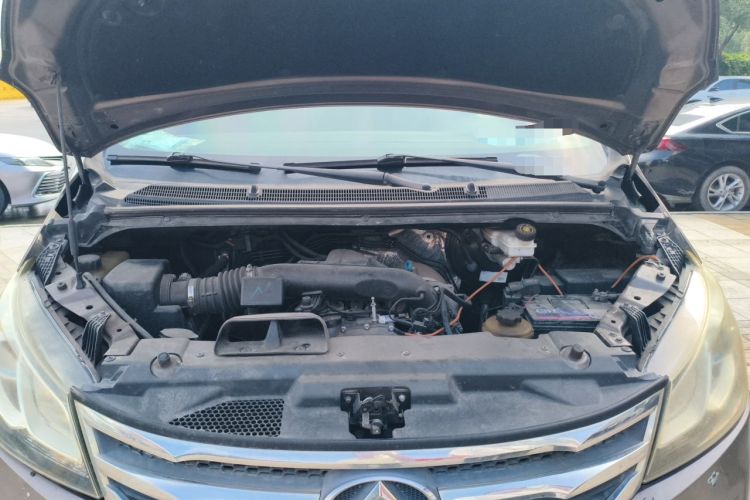 Used SAIC MAXUS G10 2014 2.0T Automatic Fashion Edition Engine Bay