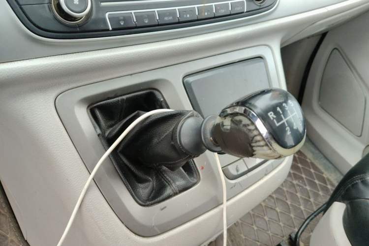 Used SAIC MAXUS G10 2014 2.0T Manual Elite Edition Gear Lever