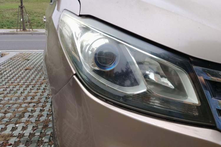 Used SAIC MAXUS G10 2014 2.0T Manual Elite Edition Right Front Headlight