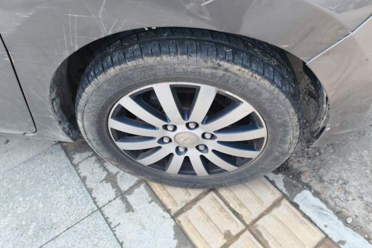 Used SAIC MAXUS G10 2014 2.0T Automatic Fashion Edition Right Front Wheel Hub