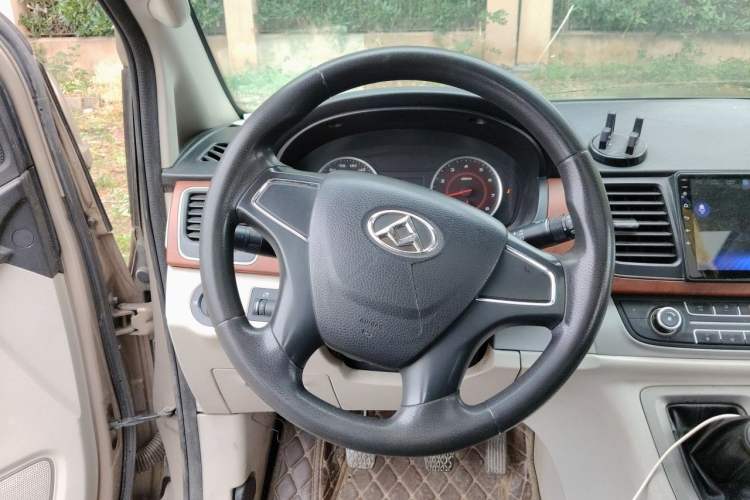 Used SAIC MAXUS G10 2014 2.0T Manual Elite Edition Steering Wheel
