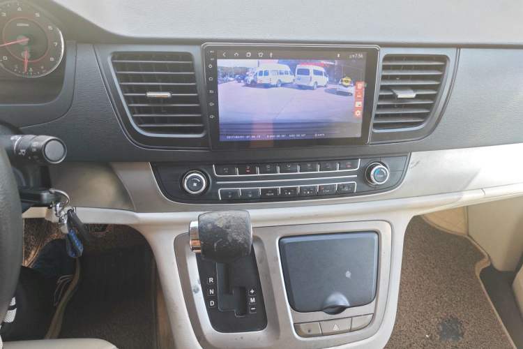 Used SAIC MAXUS G10 2014 2.0T Automatic Elite Edition Audio And AC Panel