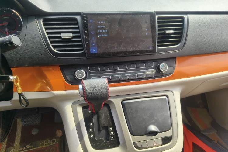 Used SAIC MAXUS G10 2014 2.0T Automatic Elite Edition Audio And AC Panel