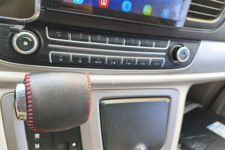 Used SAIC MAXUS G10 2014 2.0T Automatic Elite Edition Audio And AC Panel
