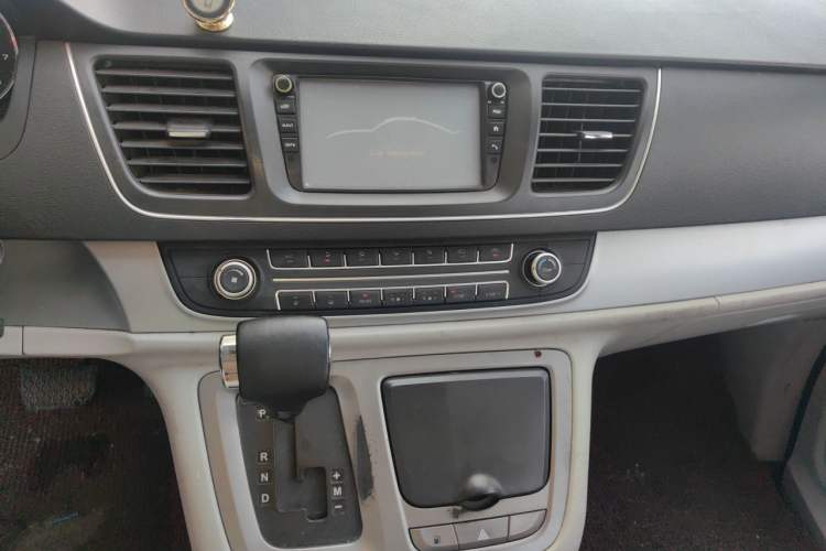 Used SAIC MAXUS G10 2014 2.0T Automatic Elite Edition Audio And AC Panel