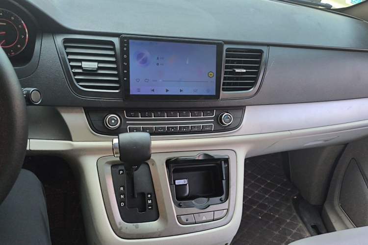 Used SAIC MAXUS G10 2014 2.0T Automatic Elite Edition Audio And AC Panel