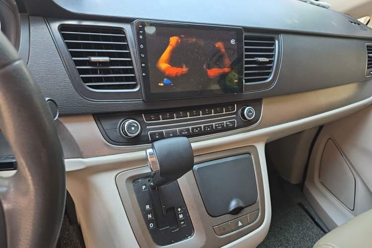 Used SAIC MAXUS G10 2014 2.0T Automatic Elite Edition Audio And AC Panel