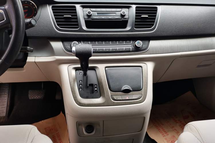 Used SAIC MAXUS G10 2014 2.0T Automatic Elite Edition Audio And AC Panel