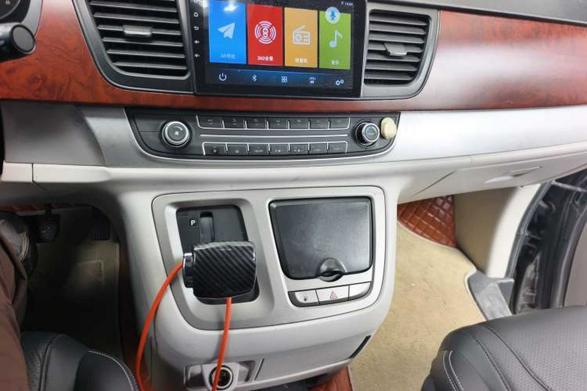 Used SAIC MAXUS G10 2014 2.0T Automatic Elite Edition Audio And AC Panel