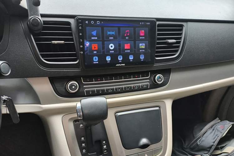 Used SAIC MAXUS G10 2014 2.0T Automatic Elite Edition Audio And AC Panel