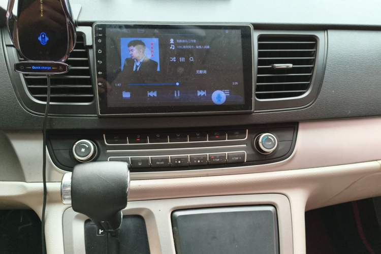 Used SAIC MAXUS G10 2014 2.0T Automatic Elite Edition Audio And AC Panel