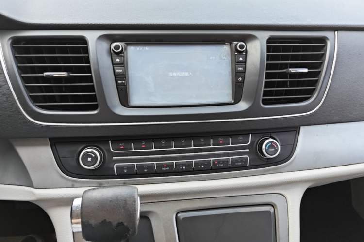 Used SAIC MAXUS G10 2014 2.0T Automatic Elite Edition Audio And AC Panel