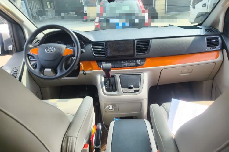 Used SAIC MAXUS G10 2014 2.0T Automatic Elite Edition Center Console