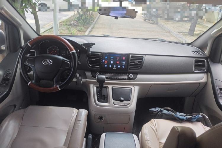 Used SAIC MAXUS G10 2014 2.0T Automatic Elite Edition Center Console