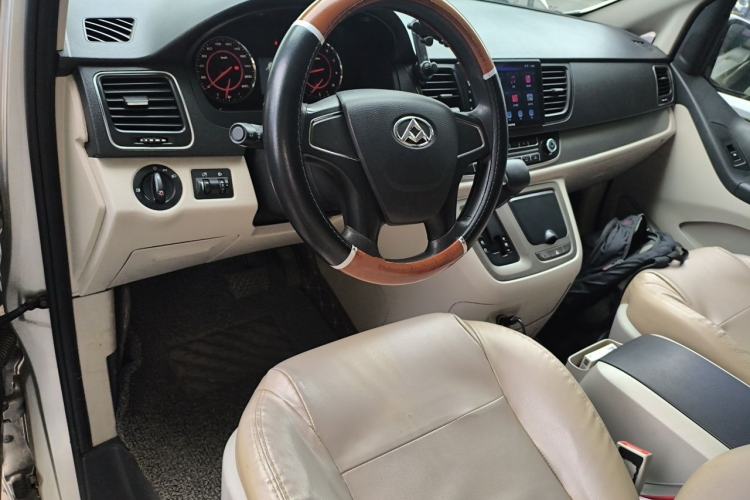 Used SAIC MAXUS G10 2014 2.0T Automatic Elite Edition Center Console