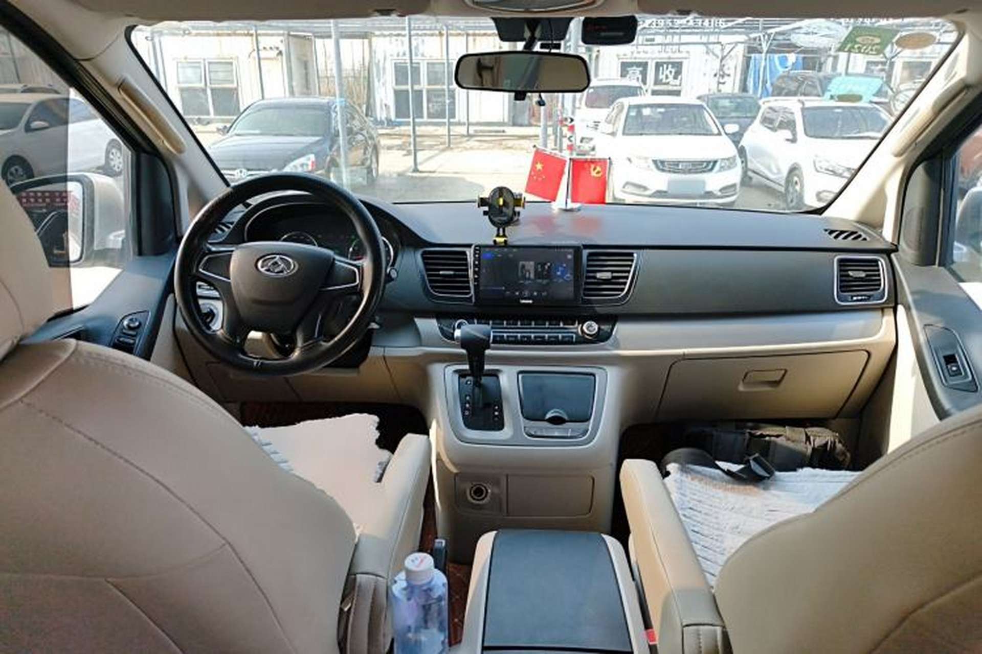 Used SAIC MAXUS G10 2014 2.0T Automatic Elite Edition Center Console