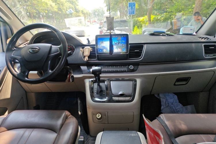 Used SAIC MAXUS G10 2014 2.0T Automatic Elite Edition Center Console