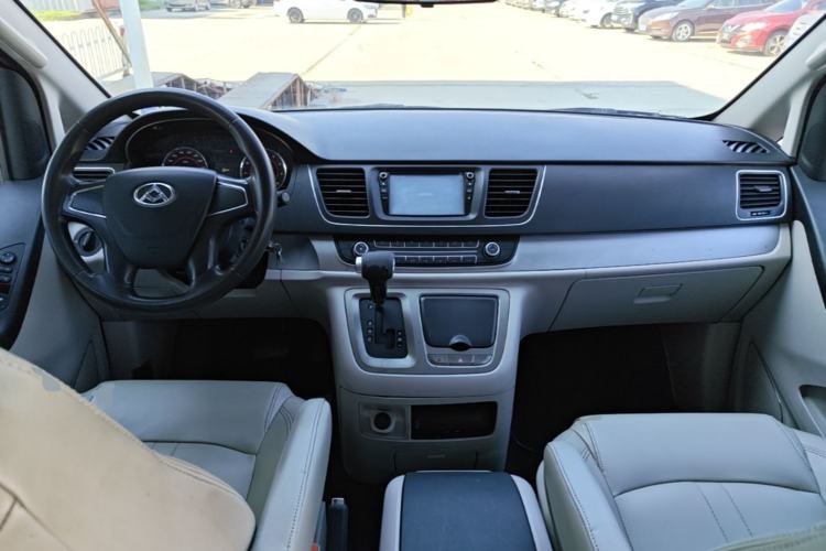 Used SAIC MAXUS G10 2014 2.0T Automatic Elite Edition Center Console