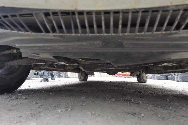 Used SAIC MAXUS G10 2014 2.0T Automatic Elite Edition Chassis Front