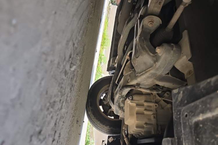 Used SAIC MAXUS G10 2014 2.0T Automatic Elite Edition Chassis Front