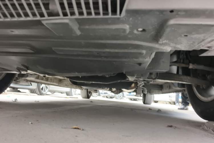 Used SAIC MAXUS G10 2014 2.0T Automatic Elite Edition Chassis Front