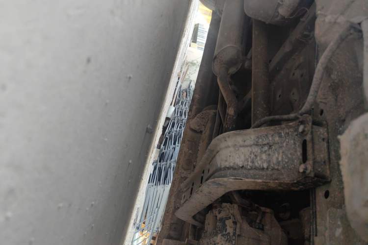 Used SAIC MAXUS G10 2014 2.0T Automatic Elite Edition Chassis Front Right