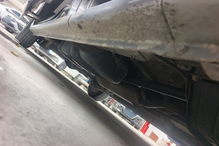 Used SAIC MAXUS G10 2014 2.0T Automatic Elite Edition Chassis Front Right