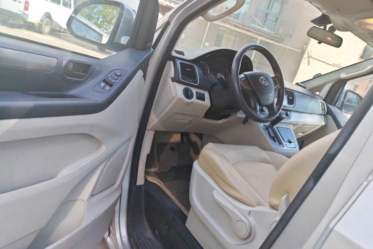 Used SAIC MAXUS G10 2014 2.0T Automatic Elite Edition Driver Seat