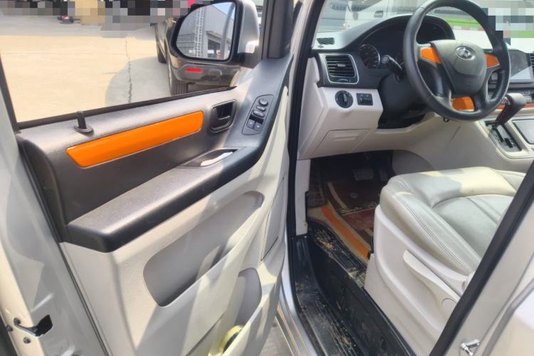 Used SAIC MAXUS G10 2014 2.0T Automatic Elite Edition Driver Seat