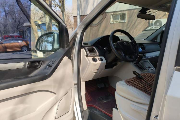 Used SAIC MAXUS G10 2014 2.0T Automatic Elite Edition Driver Seat