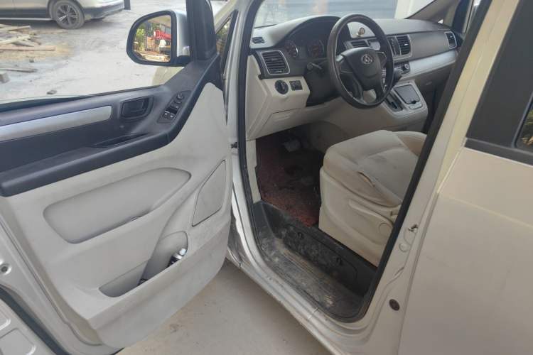 Used SAIC MAXUS G10 2014 2.0T Automatic Elite Edition Driver Seat